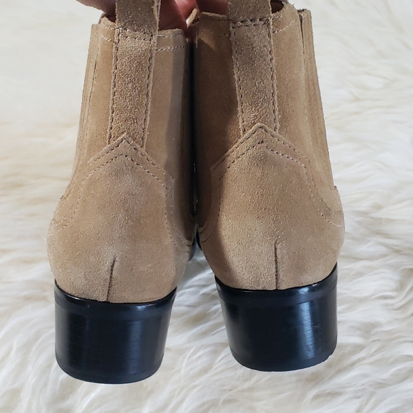 EUC Marc Fisher | Yohani Natural Beige Suede Western Ankle Bootie Sz 6.5 US - Picture 4 of 12